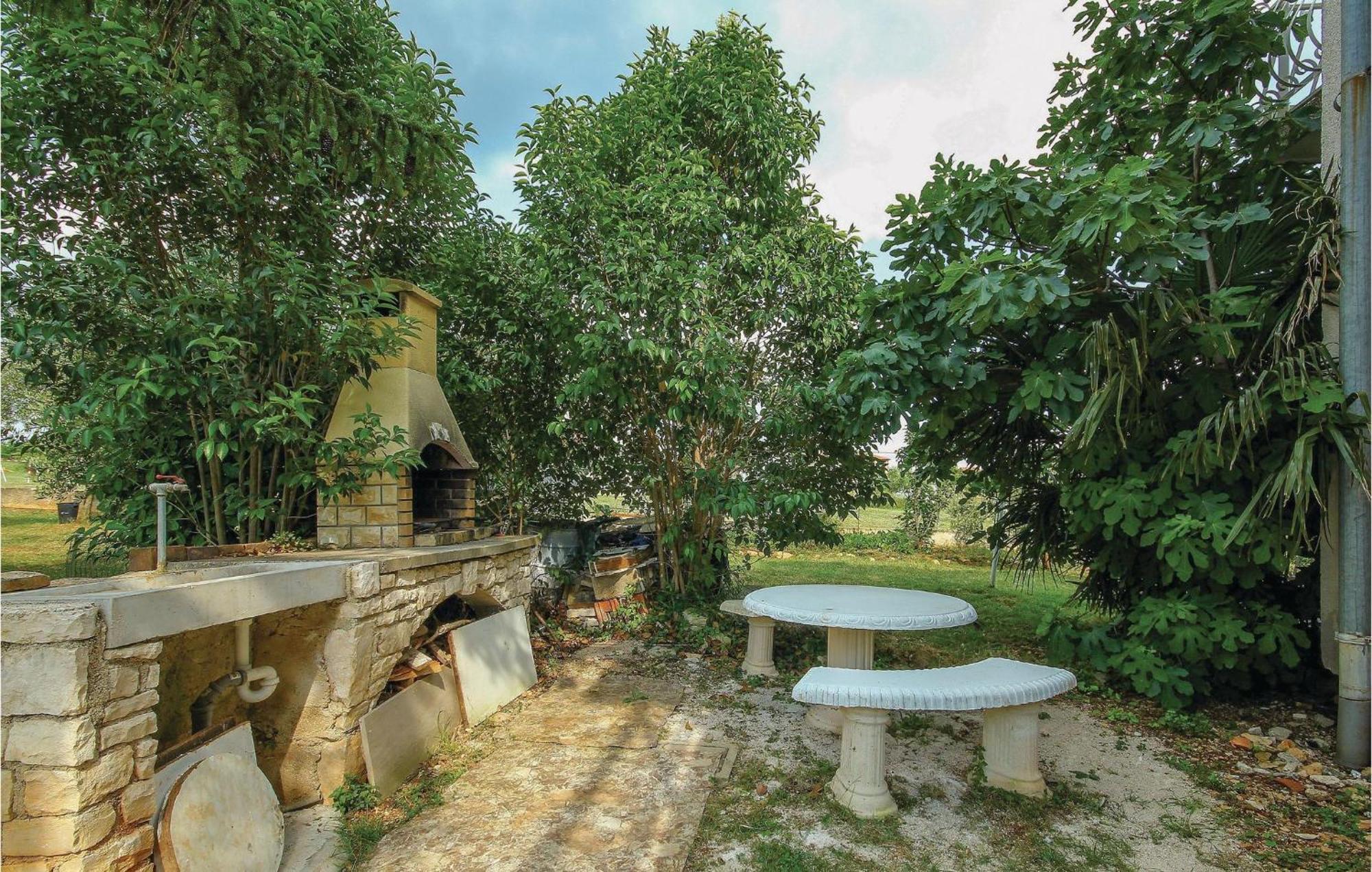 2 Bedroom Pet Friendly Apartment In Lovrecica Luaran gambar